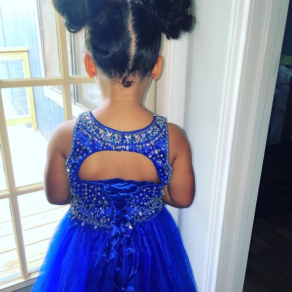 Beautiful sequin Royal blue dress. Girls size 6, only worn once. - Picture 3 of 3